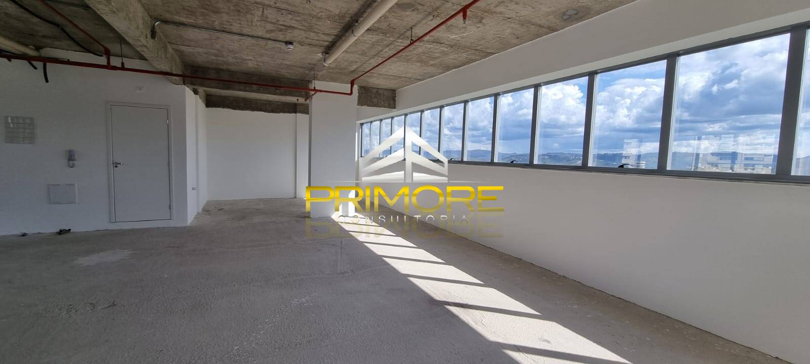 Sala comercial no bairro Vila da Serra, com 106m² com 2 vagas