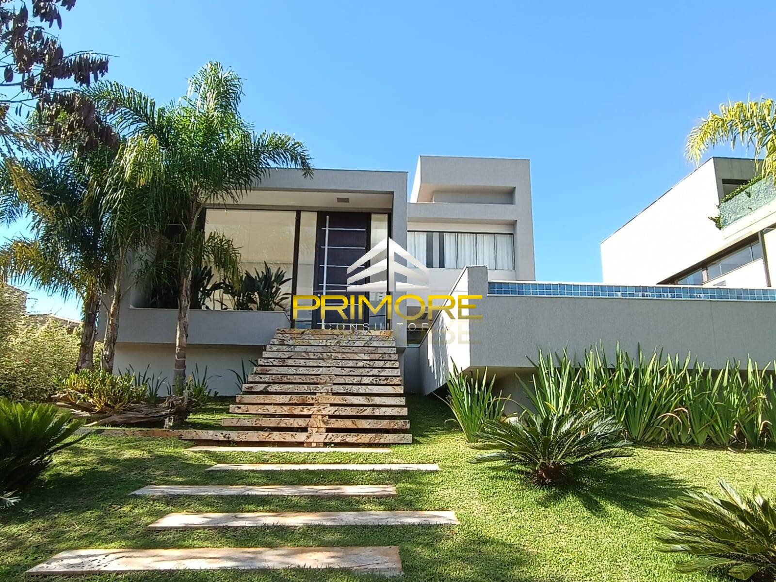 Casa de alto padrão no alphaville, de frente para a lagoa.
