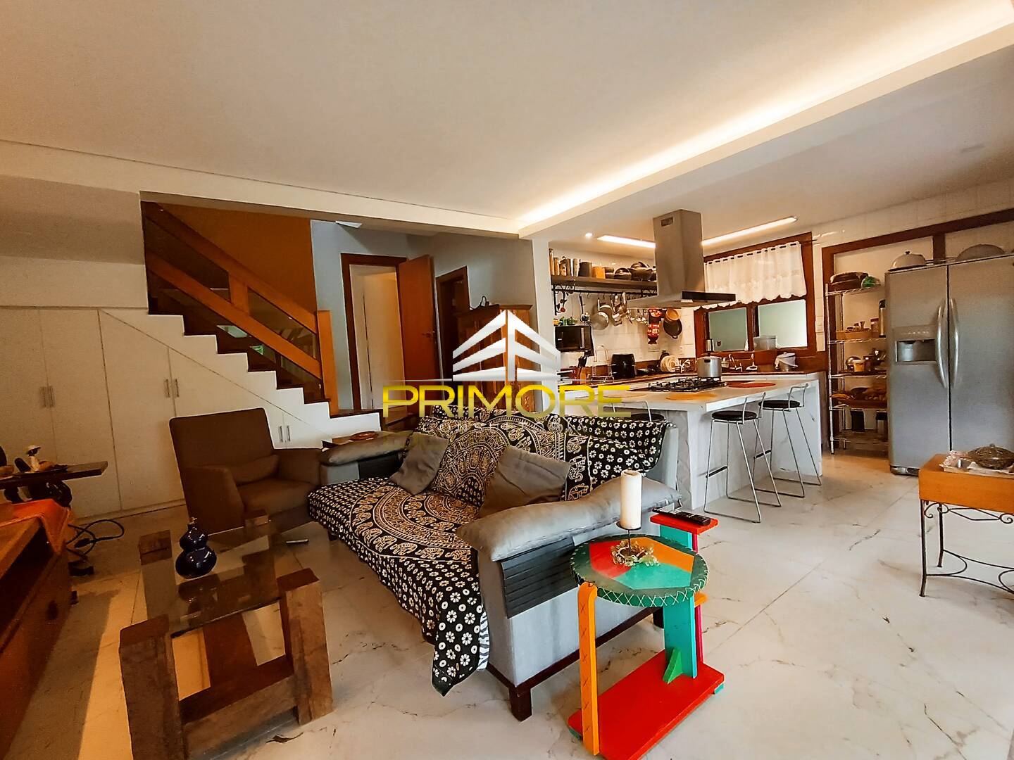 Casa com 8 quartos, 7 suítes e lazer completo em Macacos