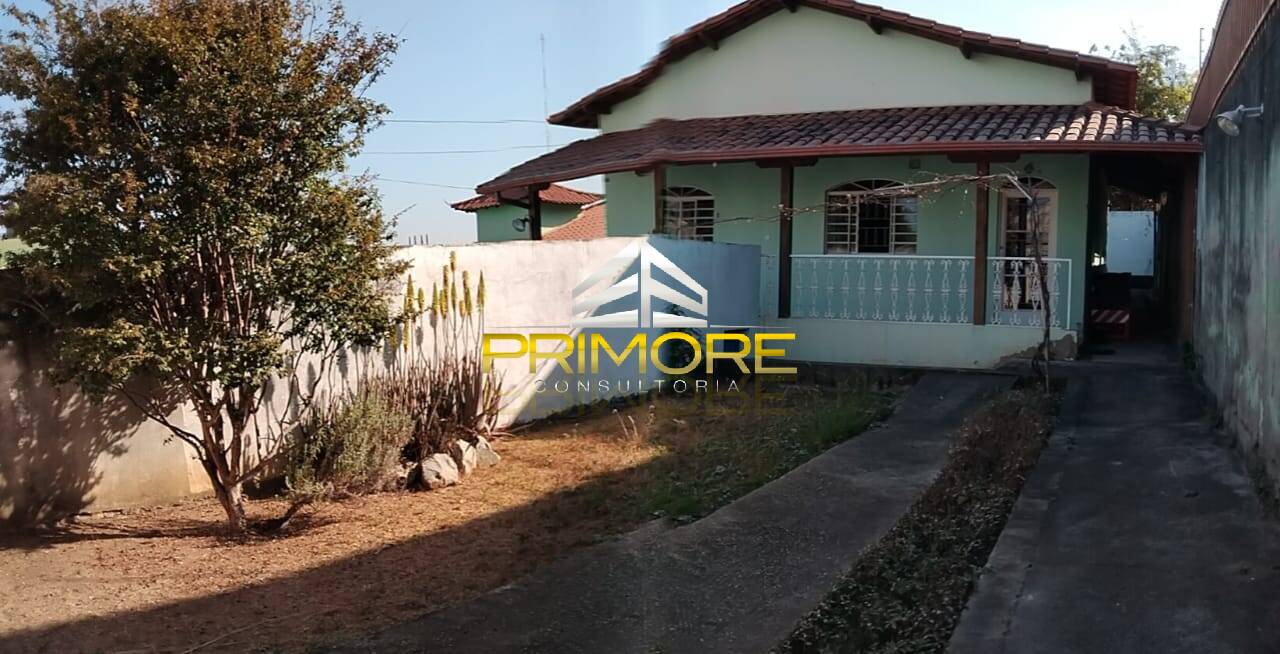 Casa no bairro Camargos com 310m², 3 quartos e 10 vagas