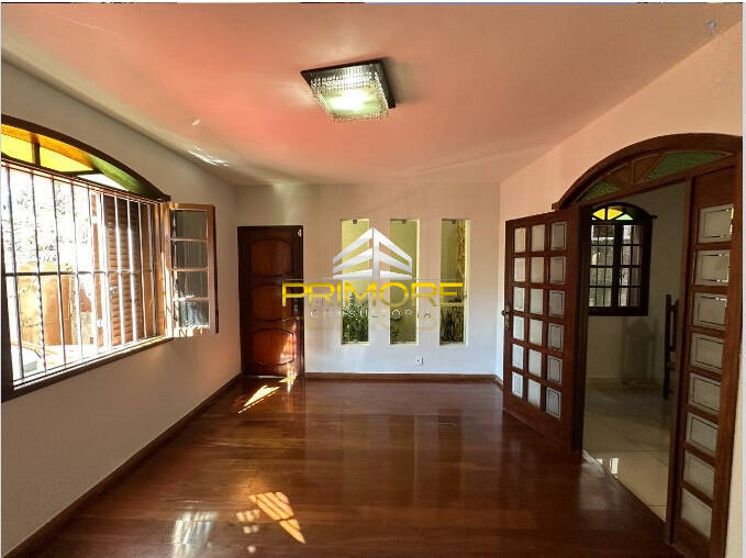 Casa duplex no bairro Palmares, com amplo quintal e espaço gourmet.
