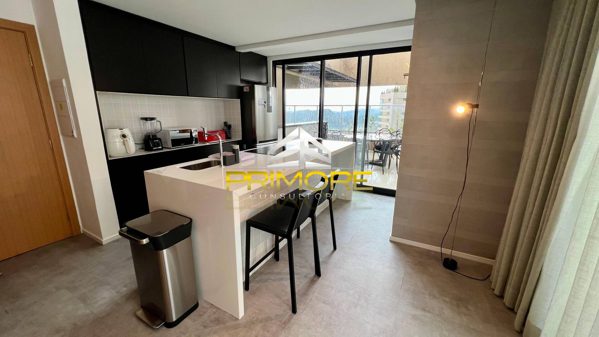 Cobertura no Vila da Serra com 1 quarto e espaço gourmet, 3 vagas;