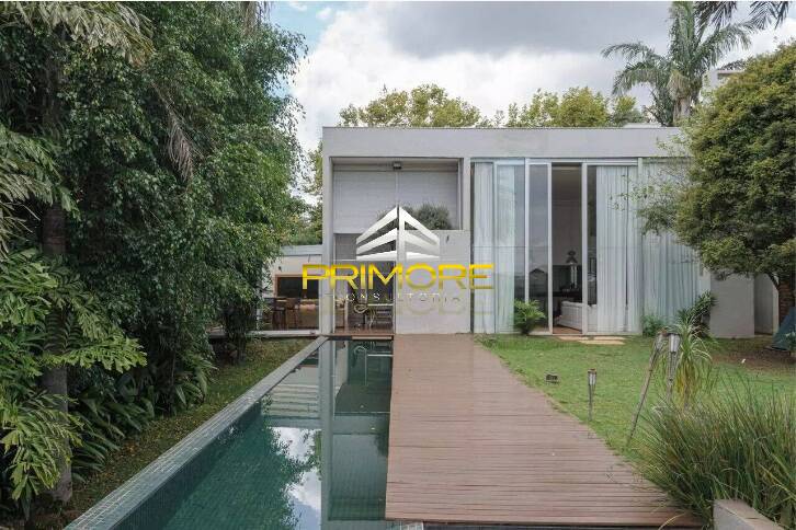 Casa no Condomínio Serra dos Manacás com 390m² e piscina