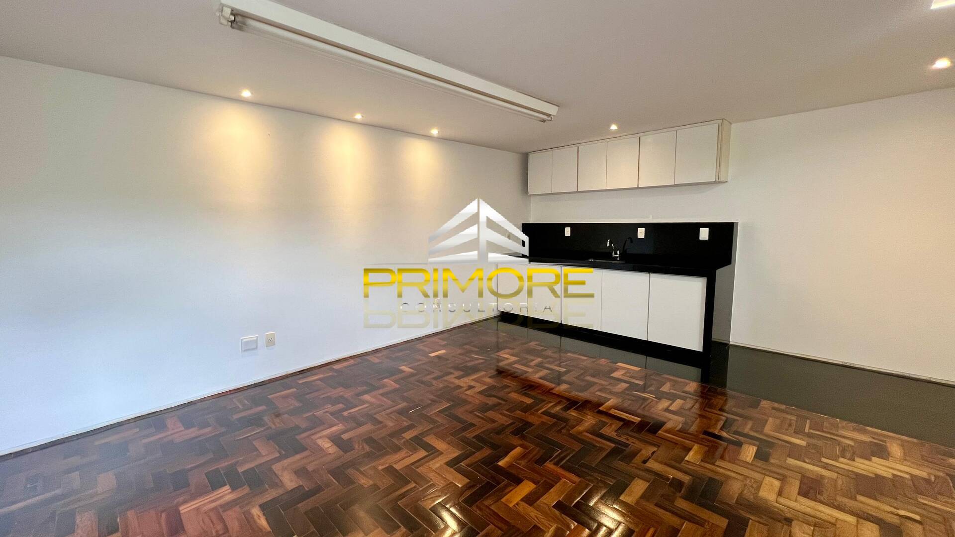 Casa no Condomínio Serra dos Manacás com 390m² e piscina