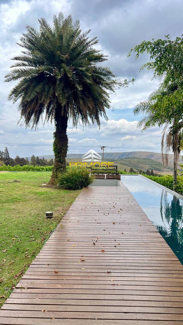 Casa no Condomínio Serra dos Manacás com 390m² e piscina