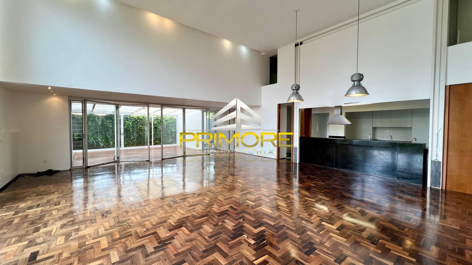 Casa no Condomínio Serra dos Manacás com 390m² e piscina