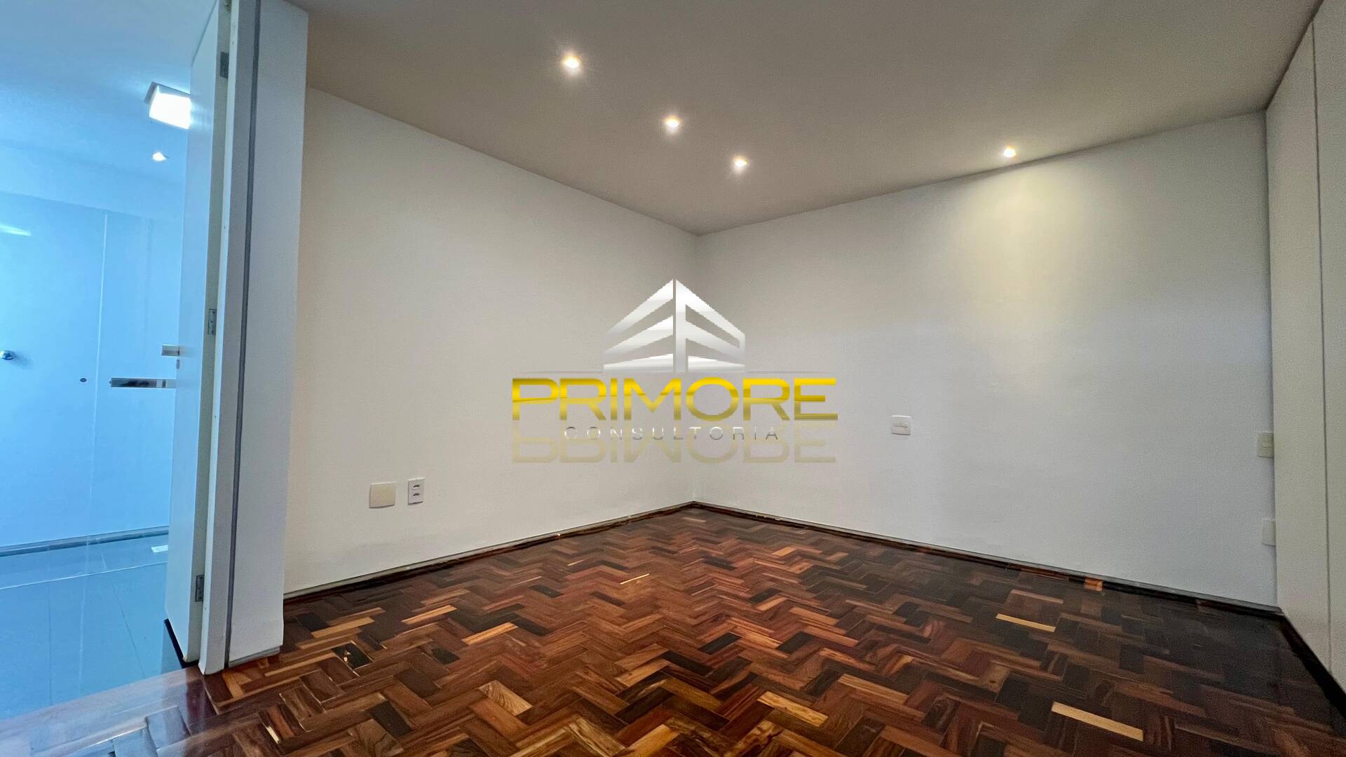 Casa no Condomínio Serra dos Manacás com 390m² e piscina