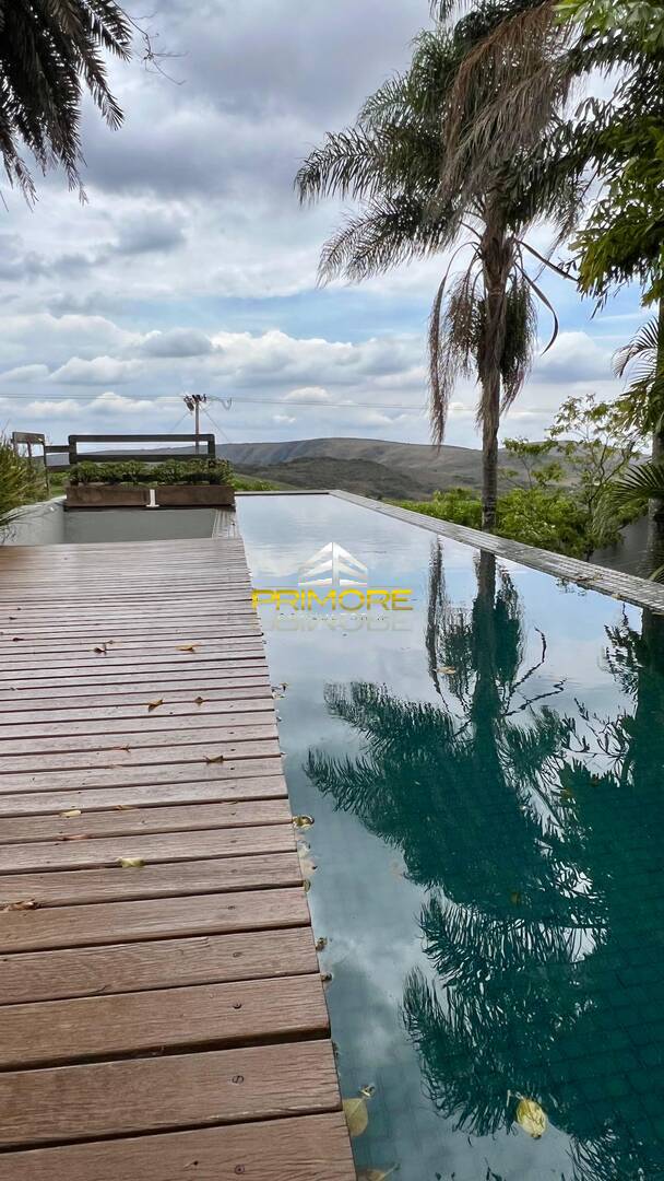 Casa no Condomínio Serra dos Manacás com 390m² e piscina