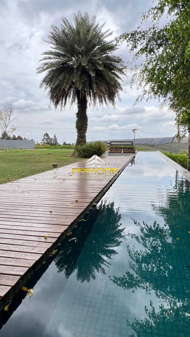 Casa no Condomínio Serra dos Manacás com 390m² e piscina