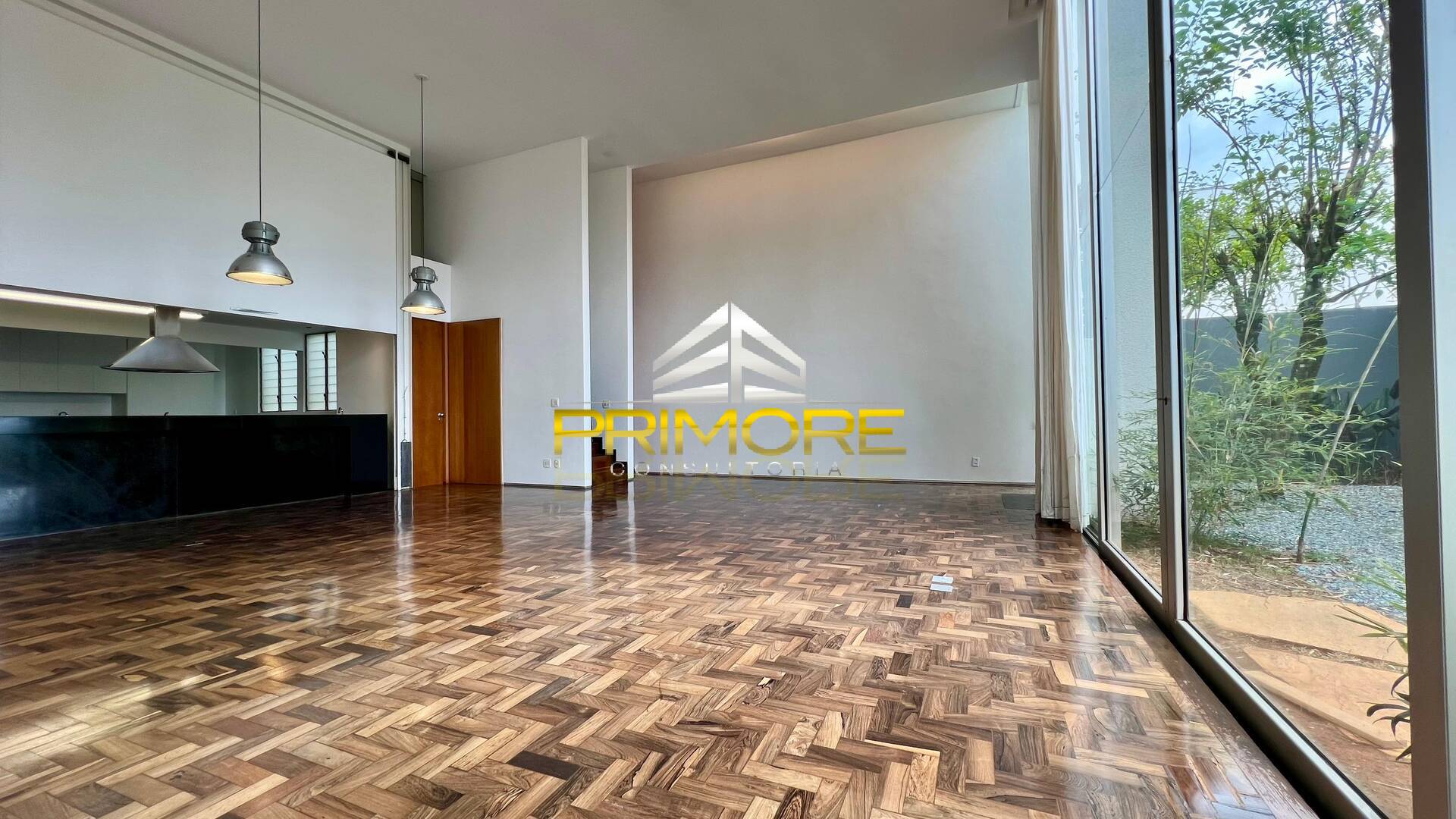 Casa no Condomínio Serra dos Manacás com 390m² e piscina