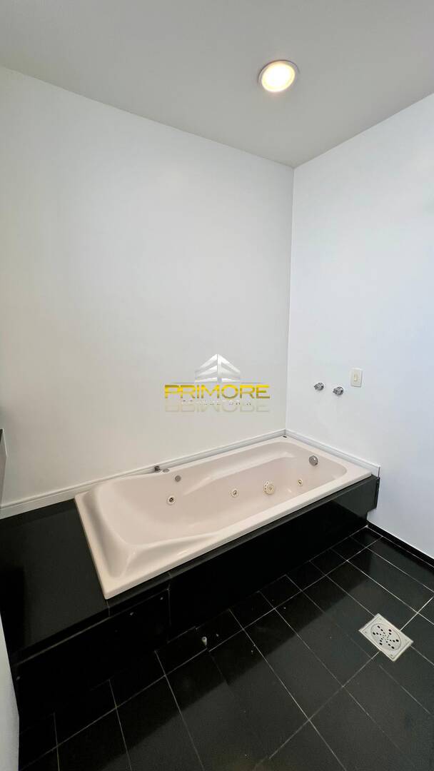 Casa no Condomínio Serra dos Manacás com 390m² e piscina