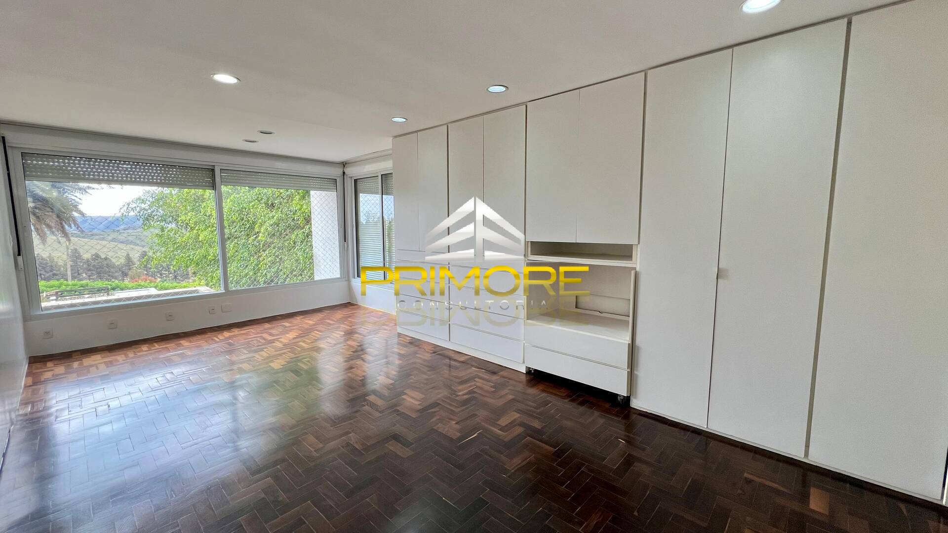 Casa no Condomínio Serra dos Manacás com 390m² e piscina