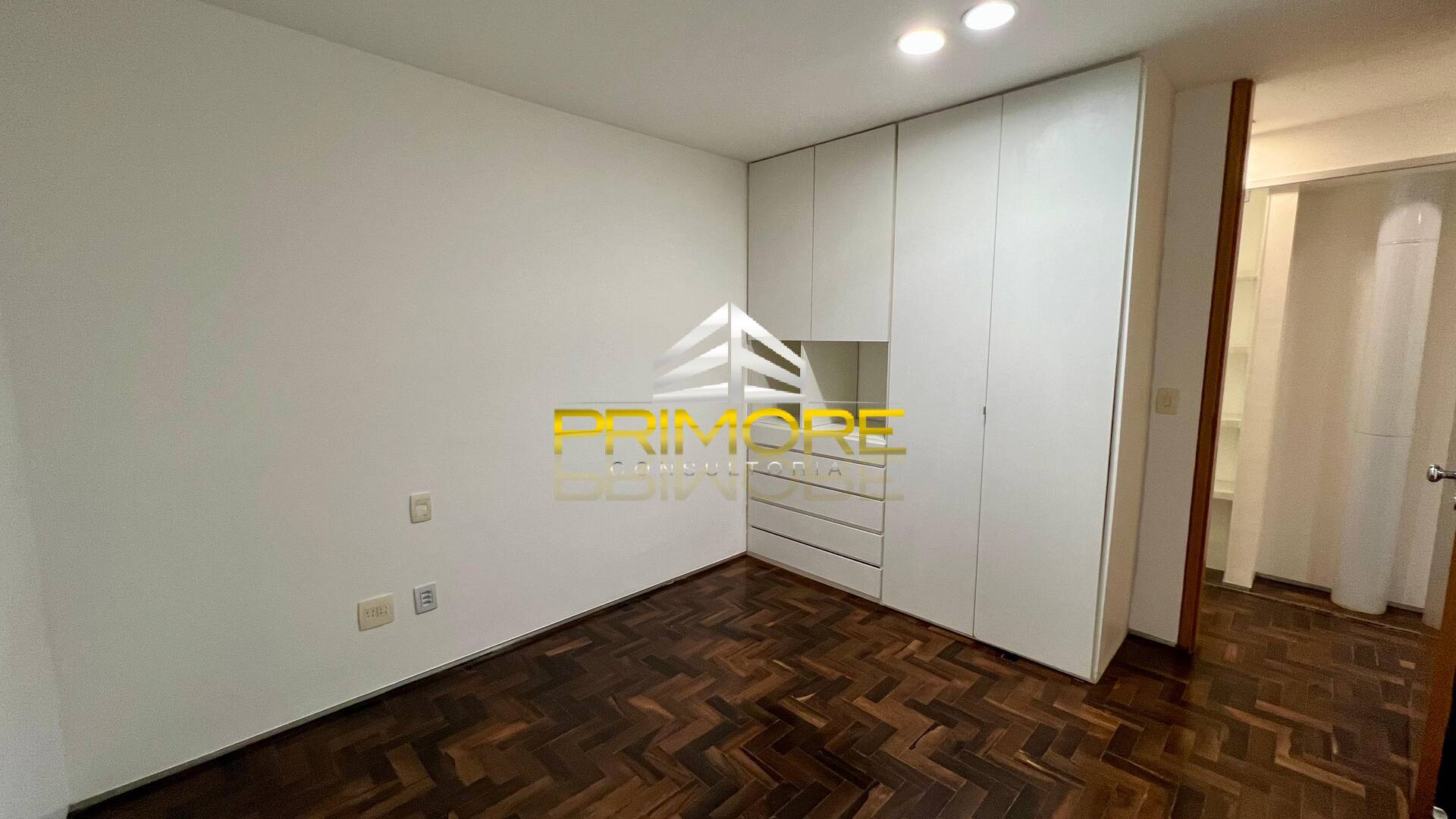 Casa no Condomínio Serra dos Manacás com 390m² e piscina