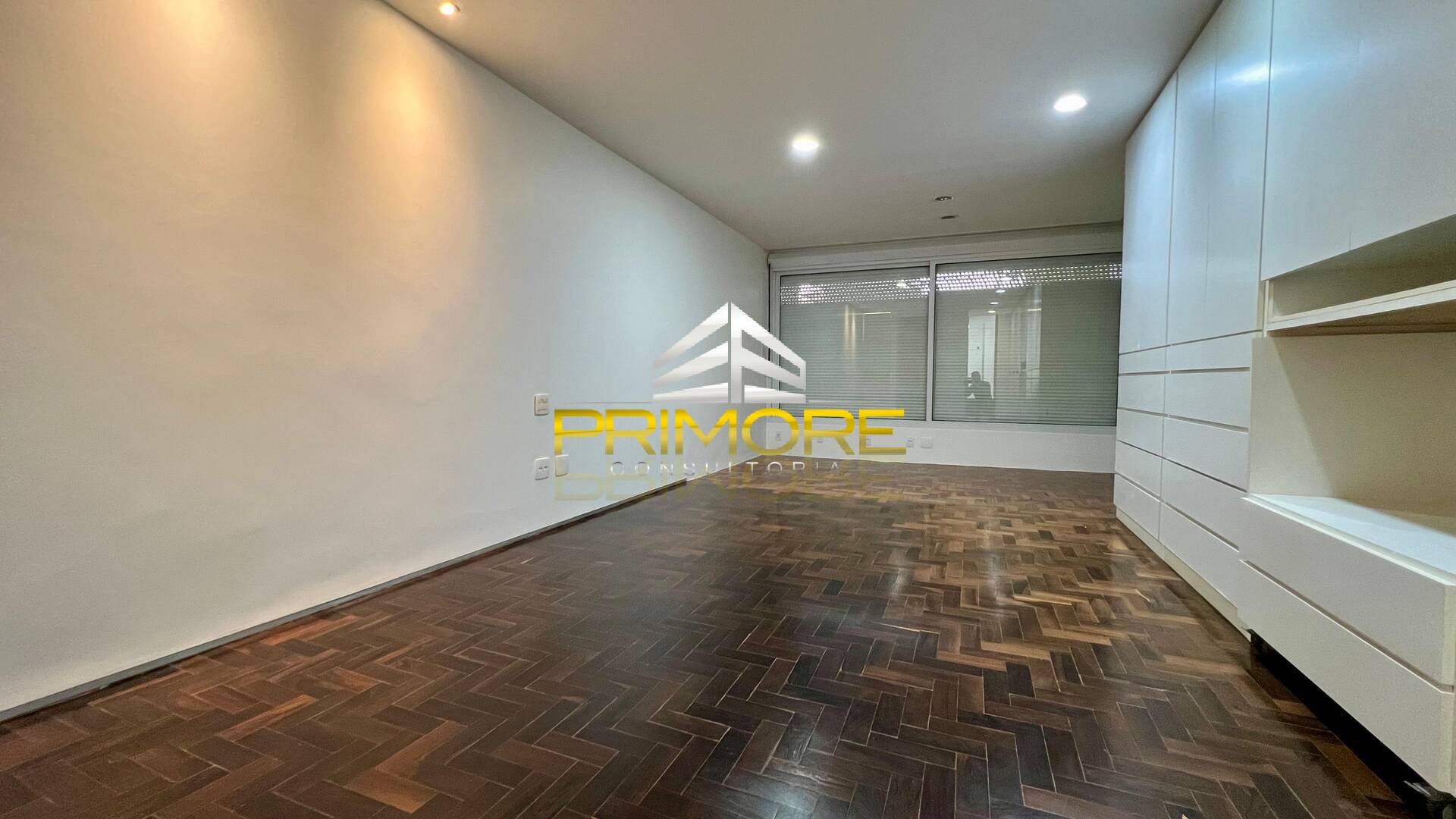 Casa no Condomínio Serra dos Manacás com 390m² e piscina