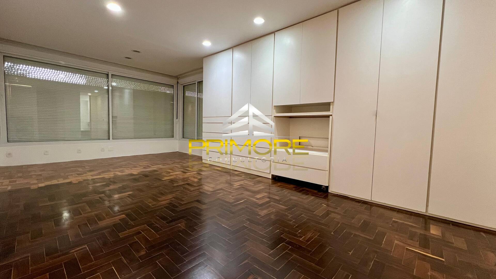 Casa no Condomínio Serra dos Manacás com 390m² e piscina