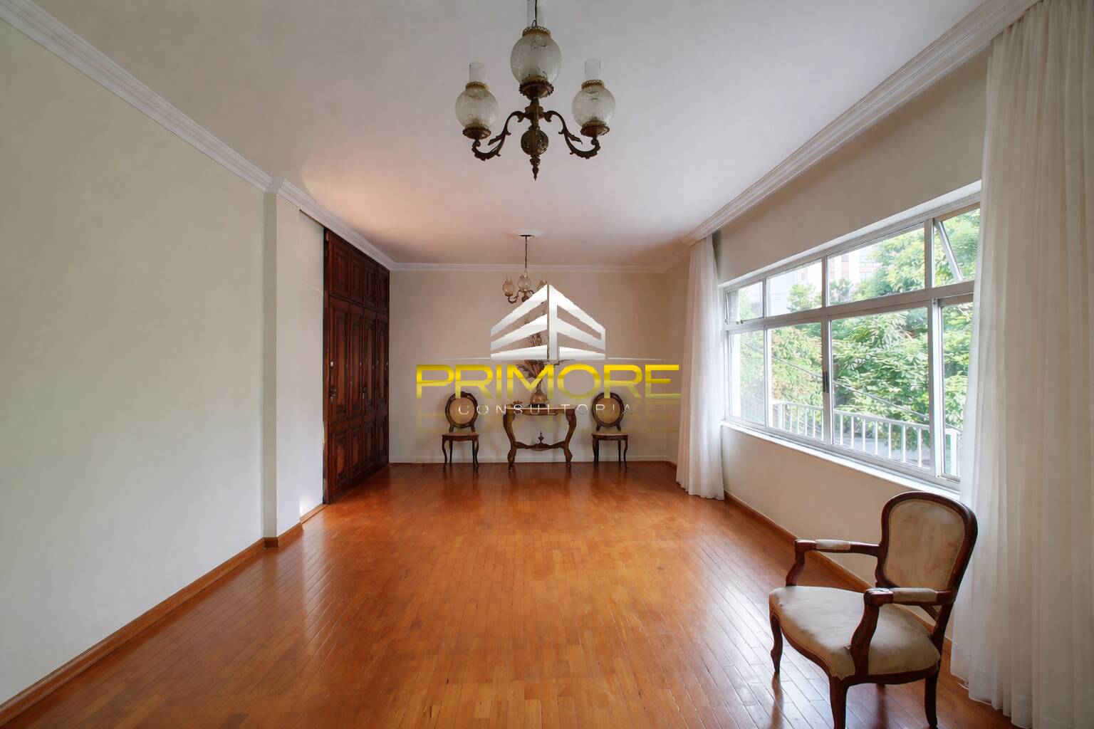 Alugo apartamento, duas salas grandes, 3 quartos, 3 banheiros.