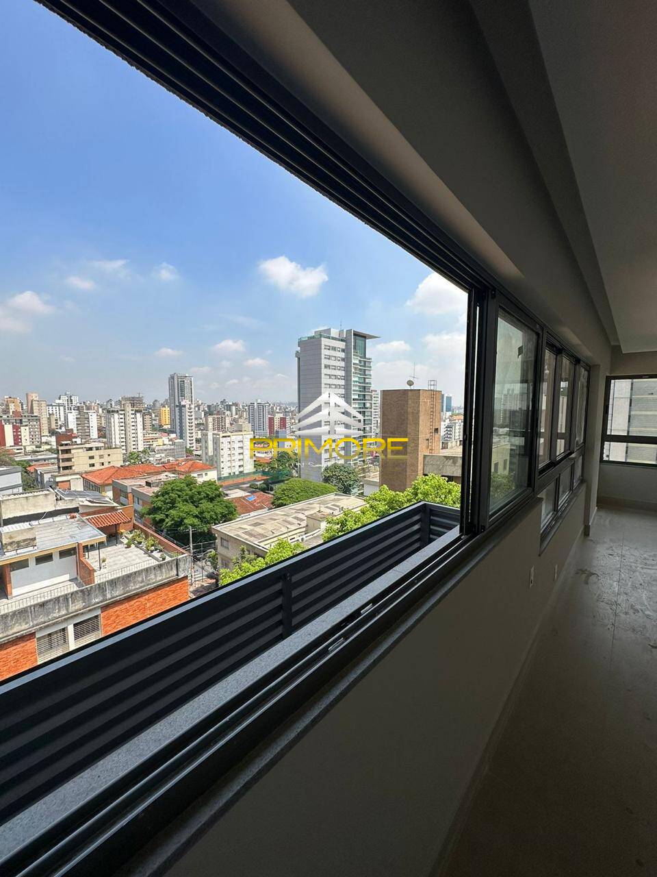 Vendo apartamento 4 quartos, alto padrão, na melhor localização do bairro.